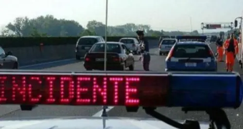 Incidente sull'A10 Genova-Savona: camion ribaltato in autostrada, code e disagi