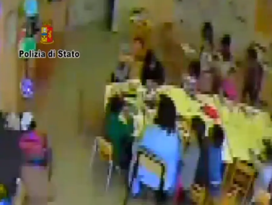 Maestra di Fabriano sospesa per insulti e schiaffi ai bimbi [video]