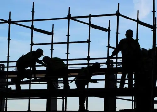 Lavoro nero Italia: 3 milioni di lavoratori e 36,9 mld sottratti allo Stato